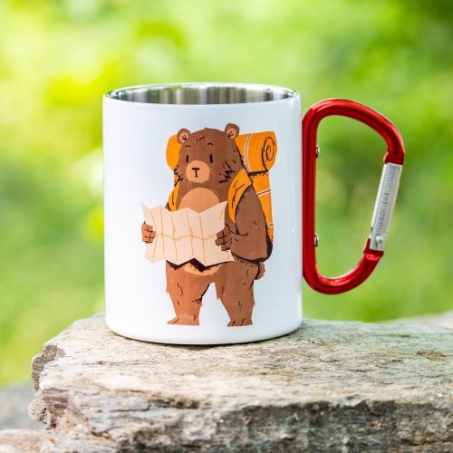 kanche-s-karabiner-za-planinari-podarak-mecho-turist hike thermo mug with bear tourist and red carabiner