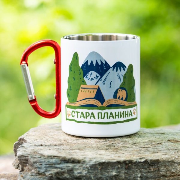 kanche-s-karabiner-za-planinari-podarak-stara-planina White camping mug featuring Stara Planina mountains and red carabiner