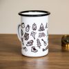 metalno-golyamo-kanche-za-planina-camping Metal enamel mug with black and white camping-themed illustrations, including backpack, boots, lantern, and mountain gear