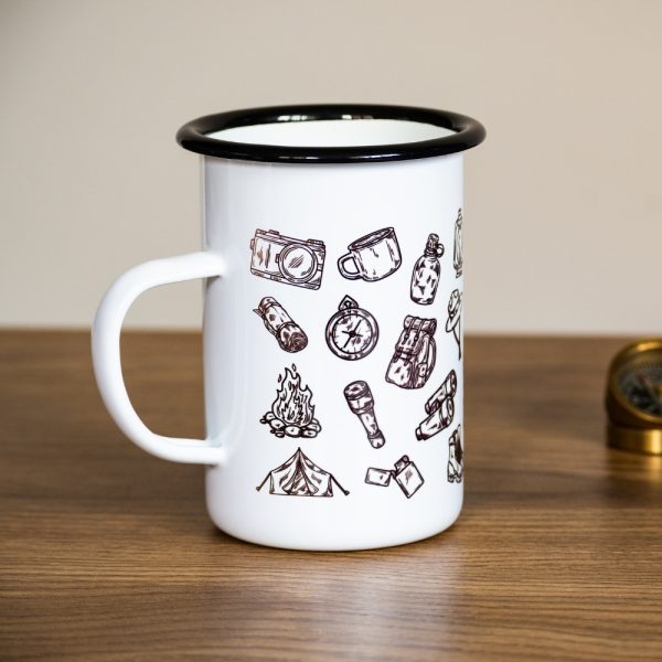metalno-golyamo-kanche-za-planina-van Metal enamel mug with black and white camping and travel-themed illustrations, including a tent, backpack, compass, and campfire.