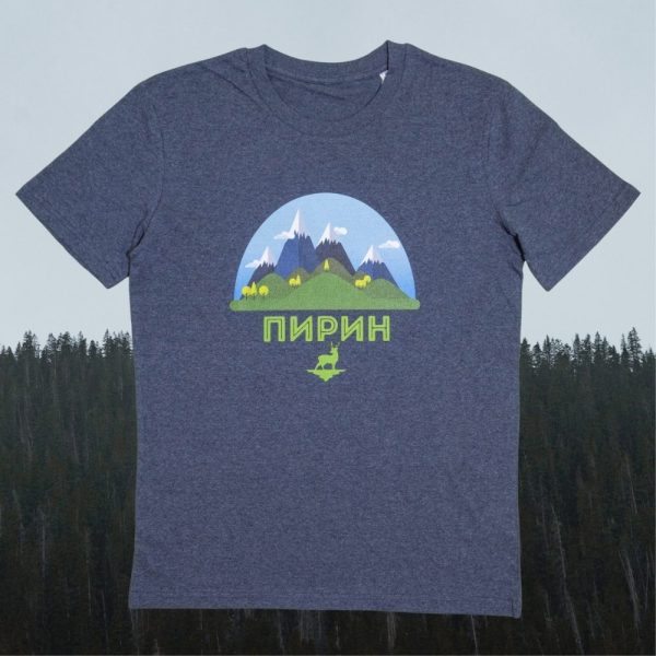 teniska-za-planina-siva-pirin Dark gray unisex T-shirt with a "Pirin" design featuring mountain peaks, green hills, and a deer silhouette.