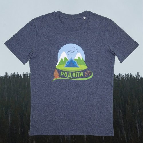 teniska-za-planina-siva-rodopi Dark gray unisex T-shirt with an illustration of the Rhodope Mountains, a tent, and the text "Родопи" in Cyrillic, laid flat on a nature-themed background.