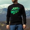 Black fleece sweatshirt with "HIKE – JUST DO IT" print, made from organic cotton and recycled polyester, perfect for hiking and casual wear.