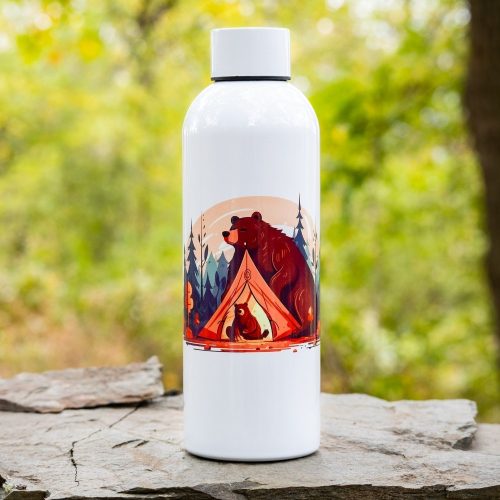 butilka-ot-stomana-zdrava-camping-bear White stainless steel bottle (800 ml) with an illustration of a bear and its cub in front of a tent in a forest setting.