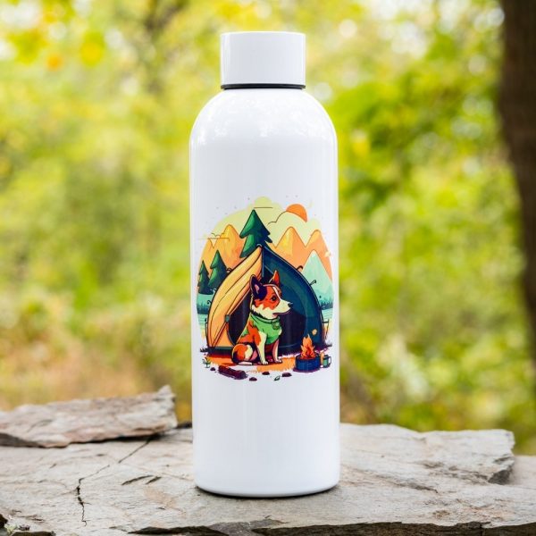 butilka-ot-stomana-zdrava-corgi White stainless steel bottle (800 ml) featuring a camping illustration with a dog, tent, mountains, and a campfire.