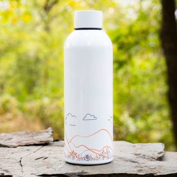 Minimalist aluminum bottle with a mountain-inspired design. Lightweight, durable, and leak-proof.