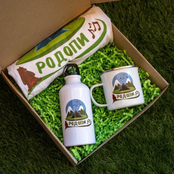 Hiking gift set featuring an enamel mug, aluminum bottle, and cotton T-shirt with a Rhodope Mountains-inspired design.