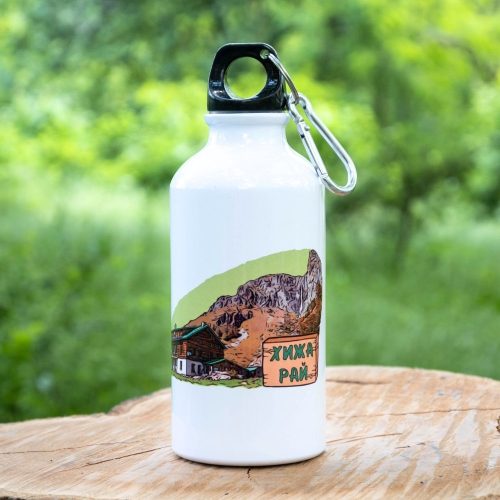 termo-butilka-za-planina-metalna-hizha-rai Lightweight aluminum water bottle with a Hizha Ray (Rai Hut) design, featuring a mountain landscape and a carabiner for easy attachment.