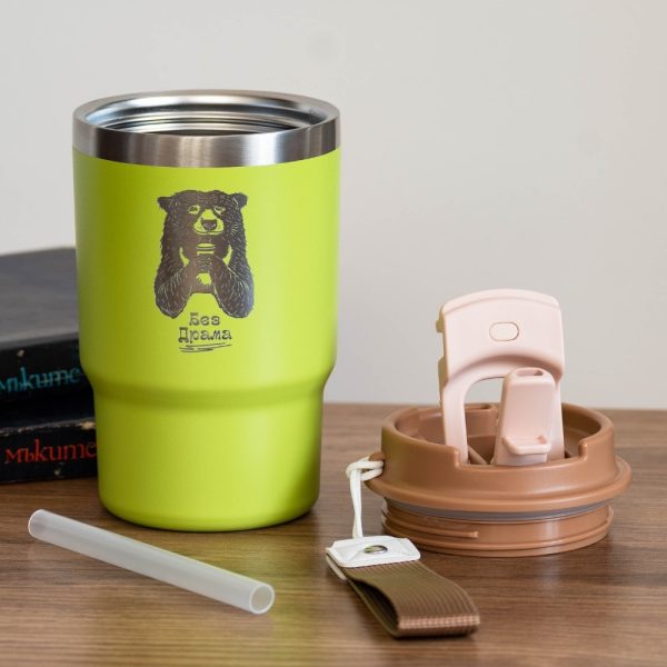 Green stainless steel thermal mug with laser-engraved bear illustration. Comes with a dual-function lid, a reusable straw, and a detachable strap. Dishwasher safe.