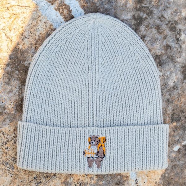 bezhova-zimna-shapka light grey embroidered winter beanie with bear tourist design, made of 50% acrylic and 50% recycled polyester, unisex one size