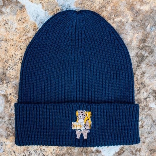 tymno-sinia-zimna-shapka dark blue embroidered winter beanie with bear tourist design, made of 50% acrylic and 50% recycled polyester, unisex one size