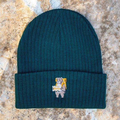 tymno-zelena-zimna-shapka dark green embroidered winter beanie with bear tourist design, made of 50% acrylic and 50% recycled polyester, unisex one size