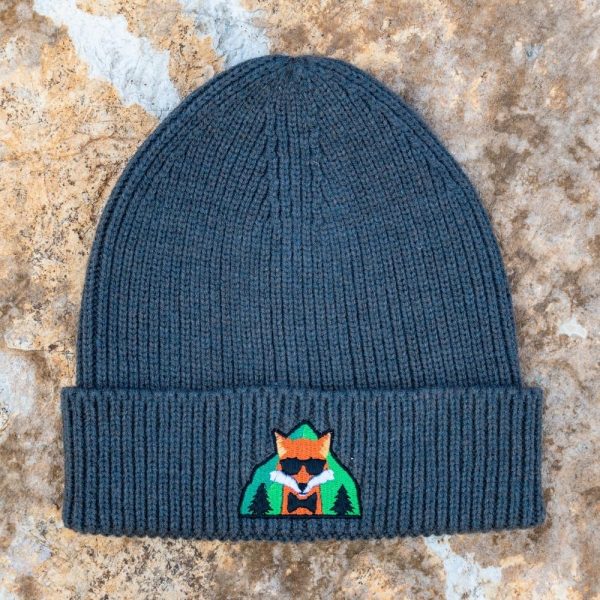 zimna-shapka-siva-graffit gray knitted winter beanie with fox and forest embroidery, made of 50% acrylic and 50% recycled polyester, unisex one size