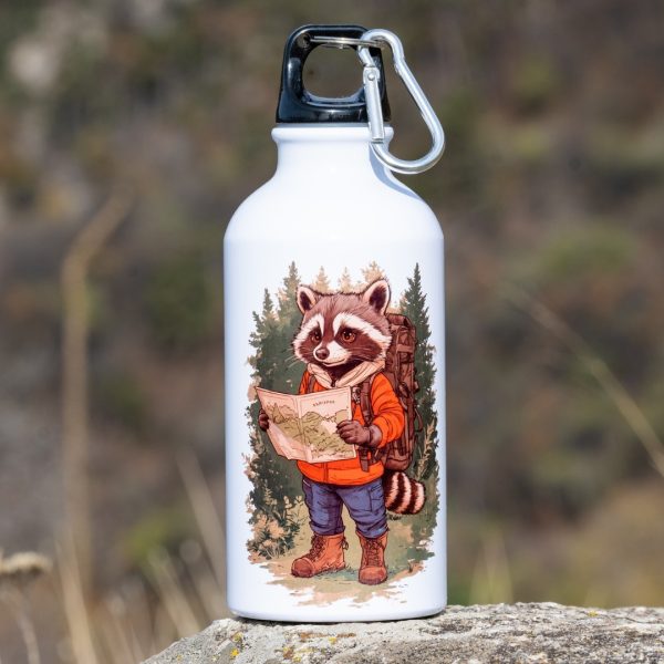 butilka-za-planina-malka White aluminum water bottle with illustrated raccoon hiker and carabiner.