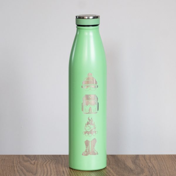 golyam-metalen-termos-za-ski Mint green 750ml insulated thermos with winter sports themed laser-engraved design.