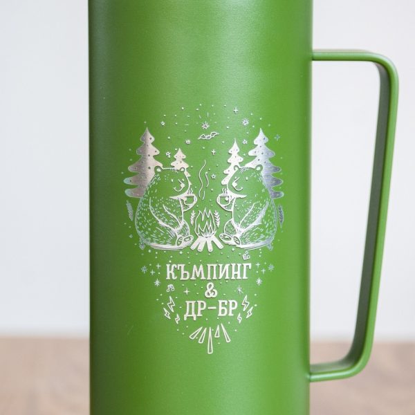Close-up of laser engraved camping design with two bears on a green metal thermos.