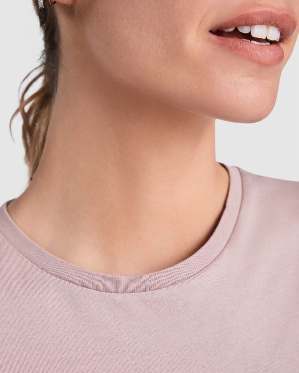 Women's organic cotton t-shirt neckline detail in lavender color 175 g/m² premium quality fabric made from 100% organic cotton